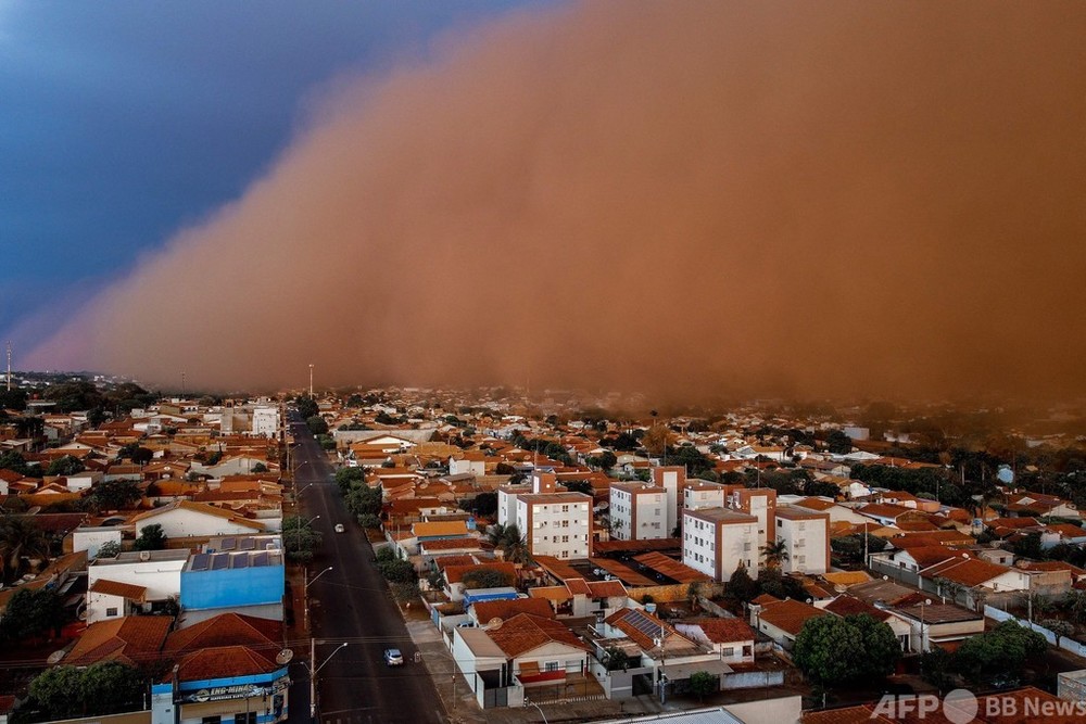 街をのみ込む砂嵐 ブラジル南東部