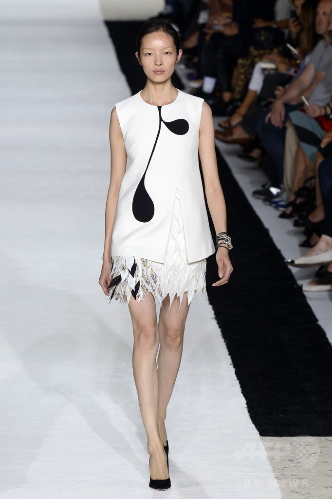 戦後日本の建築運動「メタボリズム」に感化、「ジャンバティスタ・ヴァリ」15年春夏