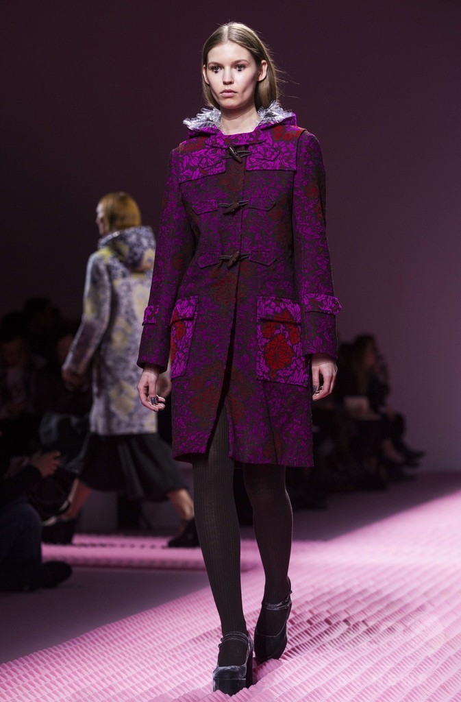 空白をディテールで埋め尽くすアートの手法から着想、「メアリー・カトランズ」15/16年秋冬