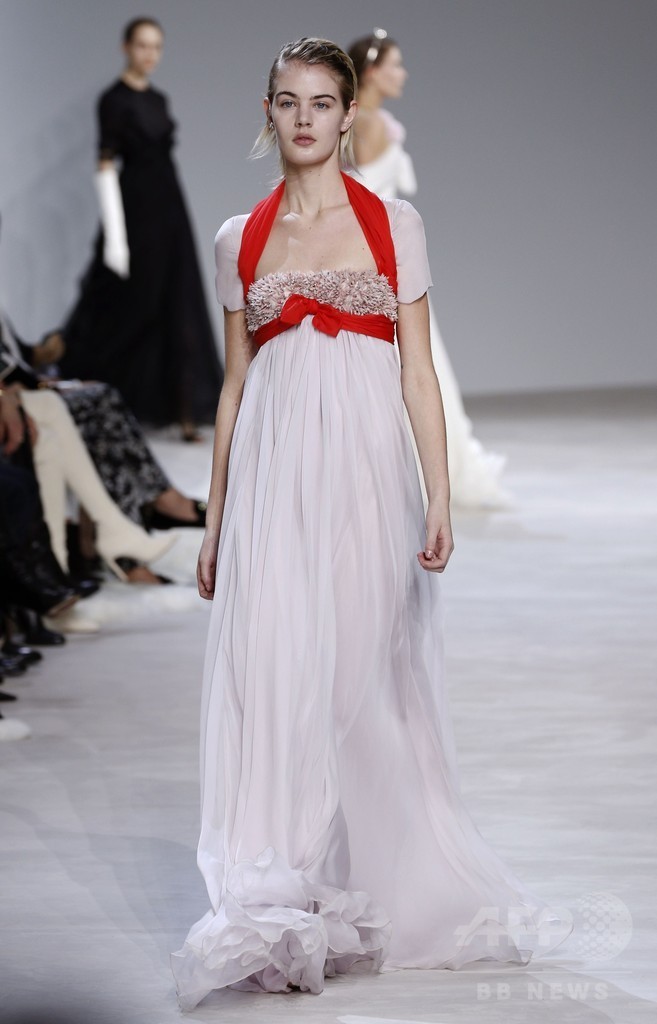 「ジャンバティスタ・ヴァリ」16年春夏パリ・オートクチュール