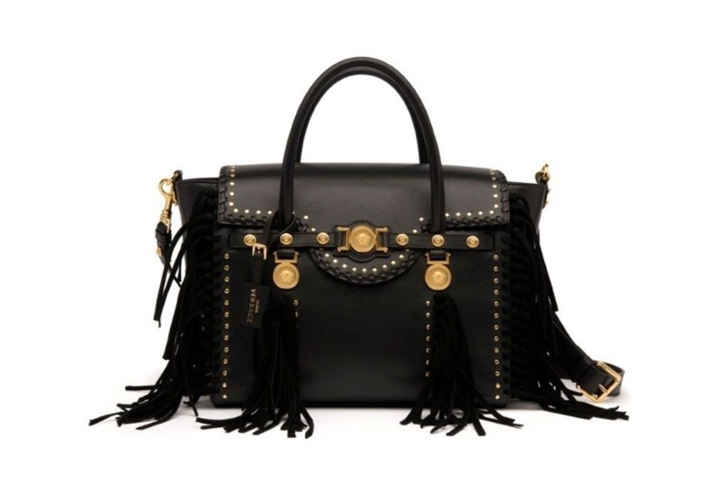 「ヴェルサーチ」がハワイに新店舗オープン、限定バッグコレクションも発売