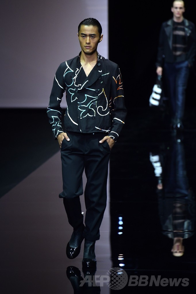 モノトーンのクリーンなスタイル、「エンポリオ アルマーニ」15年春夏メンズ