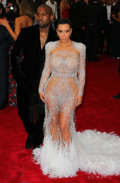 キム・カーダシアン、フェイシャルとヒップアップに250万円！?