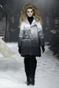 フランス・パリ市内で発表された「モンクレール ガム・ルージュ（Moncler Gamme Rouge）」12/13年秋冬コレクション（2012年3月8日撮影）。(c)Moncler Gamme Rouge