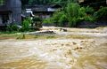 重慶市酉陽トゥチャ族ミャオ族自治県銅鼓鎮で、冠水した道路（2020年6月13日撮影）。(c)Xinhua News
