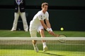 テニス、ウィンブルドン選手権（The Championships Wimbledon 2013）は1日、男子シングルス4回戦が行われ、大会第2シードのアンディ・マレー（Andy Murray、英国）は6-4、7-6、6-1で第20シードのミハイル・ユーズニー（Mikhail Youzhny、ロシア）に勝利し、準々決勝進出を果たした。

マレーは準々決勝で、かつて世界ランク10位内にいたスペインのフェルナンド・ベルダスコ（Fernando Verdasco）と対戦する。

試合に勝利し歓喜するアンディ・マレー（2013年7月1日撮影）。(c)AFP/GLYN KIRK