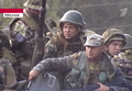 グルジアからの分離独立を求めるアブハジア（Abkhazia）自治共和国内でグルジア軍との衝突に備え移動するロシア軍兵士。ロシアのテレビ局第1チャンネルが放映（2008年8月11日撮影）。(ｃ)AFP/CHANNEL ONE