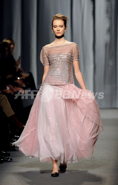 11年春夏パリ・オートクチュールコレクション＞神秘性とフレッシュさを