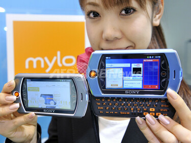 手軽にインターネット、新専用端末「mylo COM-2」発売へ 写真4枚 国際