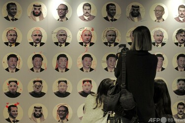 独裁者の顔にいたずら書き可、人権フォーラムにパネル登場 台湾 写真4