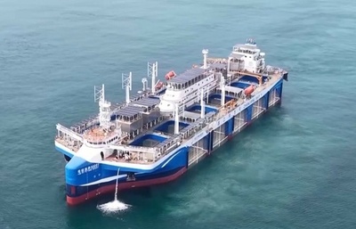 中国独自開発の浮体式動力定位養殖工船が運用開始