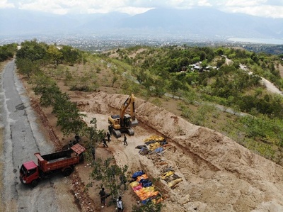スラウェシ島地震の死者1234人に、警察は略奪取り締まりで35人逮捕