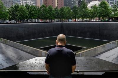 9.11生還者の証言：105階にいた男性──警備員は歌っていた