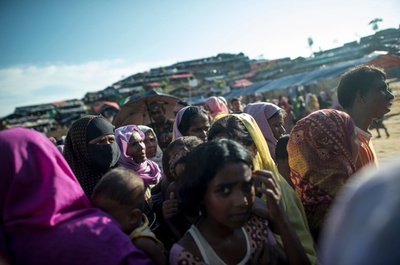 ミャンマー軍に新たなロヒンギャ追放の動きか、「追い出され家焼かれた」