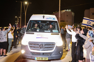 ハマスから解放の84歳女性、ICUに緊急搬送 イスラエル