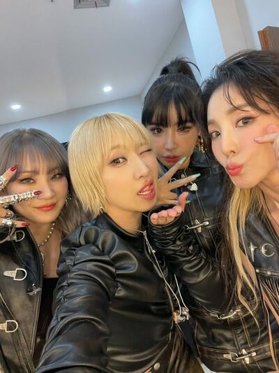 2NE1、デビュー17周年をフルメンバー写真で祝う
