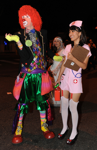 「魔界」のハロウィーンに水を差す人びと、米国