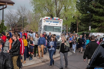 米コロラド州の学校発砲、生徒1人死亡 深刻な容体の負傷者も