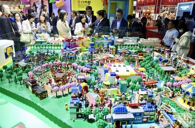 パンダチョコや財神像　輸入博で際立つ中国文化モチーフ