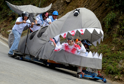 自家製「レースカー」でいざ勝負、コロンビア