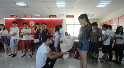 旧暦の七夕は「チャイナバレンタインデー」　婚姻届の提出相次ぐ