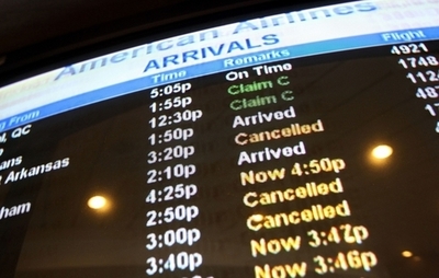 ラガーディア空港で偽爆弾騒ぎ、男を逮捕 米ニューヨーク