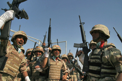 イラク駐留米軍がカルバラ州の治安権限を移譲、バクバでは自爆テロ