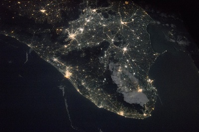 光きらめくインド南部の夜景、ISSから撮影