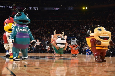 コートを盛り上げるマスコットたち、NBAオールスター