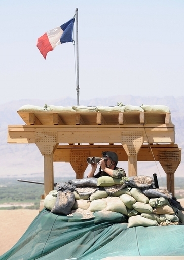 「アフガンには一兵たりとも増派しない」、仏大統領