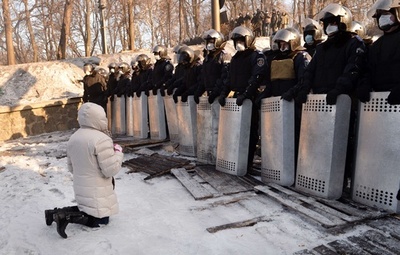 ウクライナ大統領が妥協案、反政権派の西部6州行政府占拠を受け