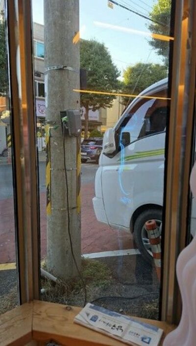 韓国・電柱の設備につないでEV充電…SNSで疑問の声、電気の無断使用かは不明