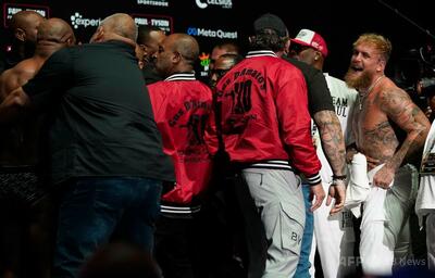 タイソン 前日計量で対戦相手の米ユーチューバー平手打ち 