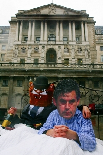 「銀行家叩きゲーム」が大人気、英国