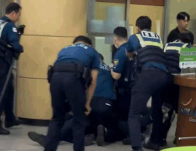 韓国・区役所で暴れる刃物男性…警官7人の“迅速”制圧に称賛の声