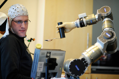 脳で動かす生活支援ロボット、ドイツ