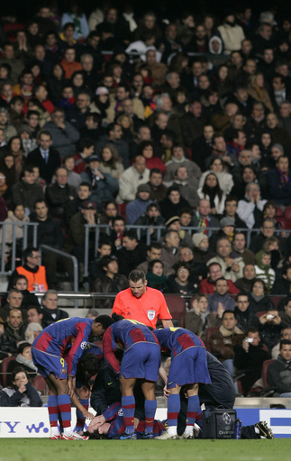 メッシ 左太もも肉離れで全治6週間