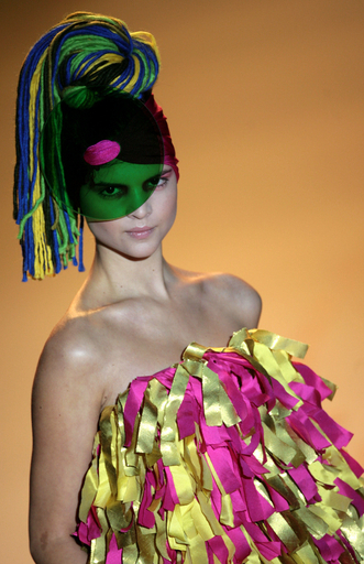 ＜08/09年秋冬パサレラ・シベレス＞アガタ・ルイス・デ・ラ・プラダ、新作を発表