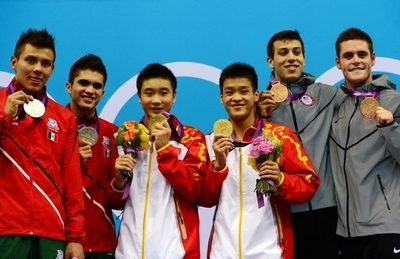 中国ペアが優勝、男子10メートルシンクロ高飛び込み