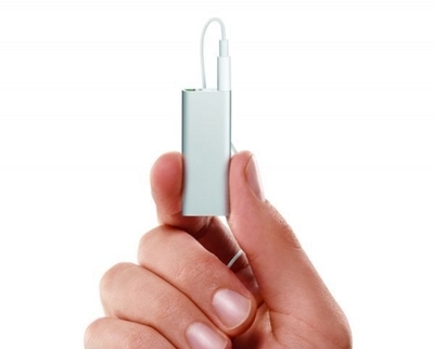 さらに小型化、「しゃべる」新型iPodシャッフル