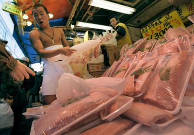 不況でも賑わう年の瀬のアメ横