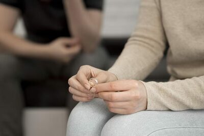 「本当の伴侶に出会えた」と信じたのに…韓国・結婚目前の30代女性、婚約者のSNSで目撃した“複数女性への熱烈アプローチ”