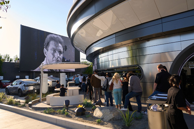 テスラ初のレストランが米ロサンゼルスに登場 来年は中国・上海にも？