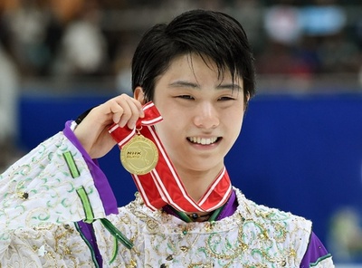 羽生が史上初の300点超え、圧巻のNHK杯制覇