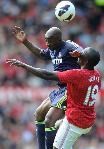 マンチェスター・ユナイテッドとレアル・マドリードのOBが慈善試合