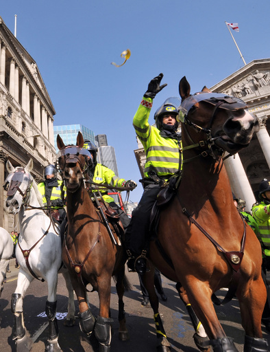 警察馬のブライアン、同名者らから抗議殺到で改名とりやめに 英国