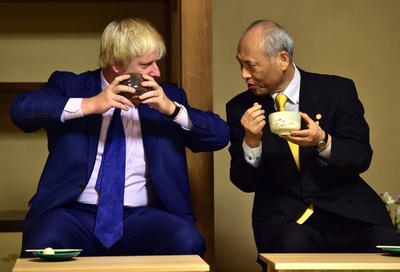 都知事、ロンドン市長と「茶の湯」