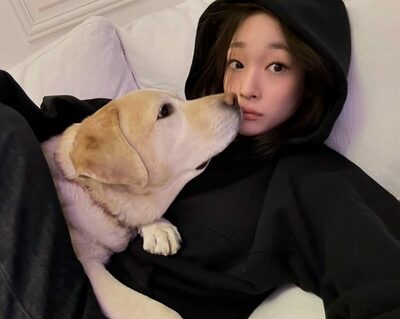 ALLDAY PROJECTのアニー、愛犬に見せた“無防備な微笑み”…誕生日と大学復学を同時報告