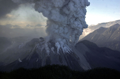 噴火続くチリのチャイテン火山
