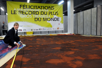 重さ1トンの「巨大ティラミス」、ギネス新記録樹立